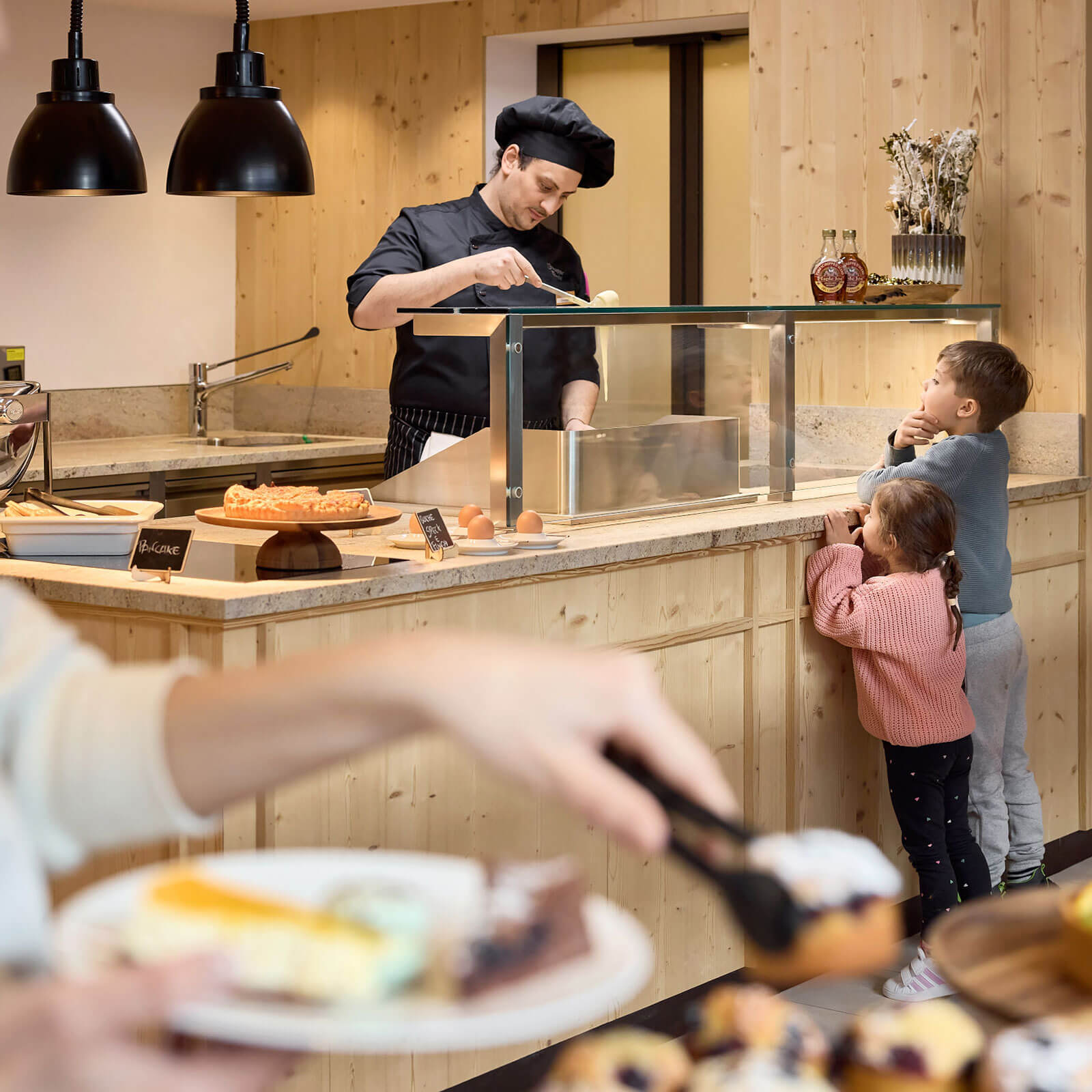 Altro che bar, la colazione servita a letto in vacanza senza fare